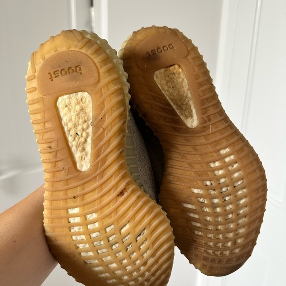 Yeezy Boost 350 v2 Sesame - size 7 (mens) - Picture 5 of 5